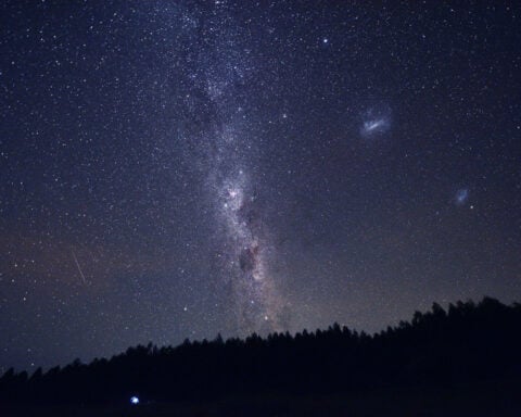 Scientists think the mysterious glow in our galaxy could be from dark matter. What that means
