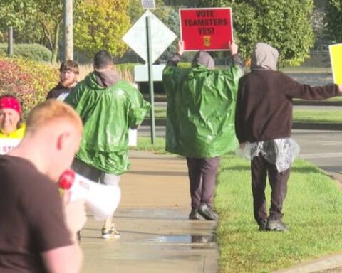 Horseshoe Casino dealers strike for union recognition