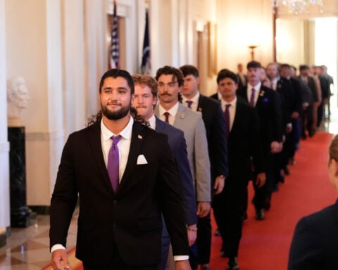 Trump honors 2025 college baseball champs LSU and LSU-Shreveport
