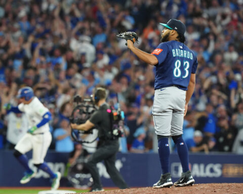 Eight outs from AL pennant, Mariners waste lead and remain only team without a World Series trip