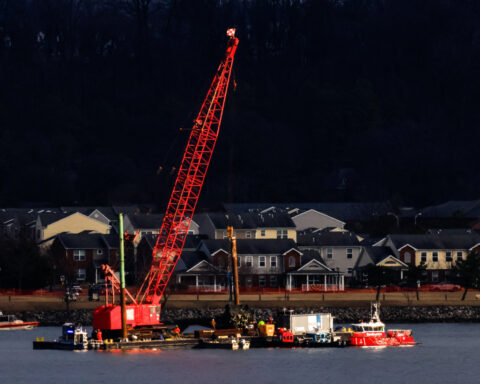 US lawmakers advance bill to require key aviation tracking technology