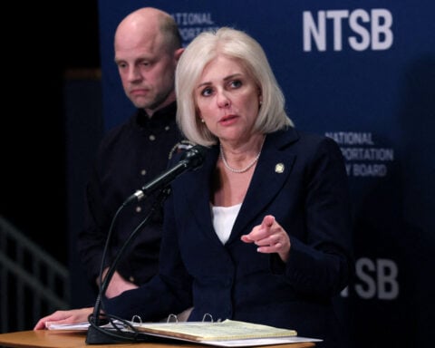 Weather balloon may be responsible for mid-air United flight cracked windshield