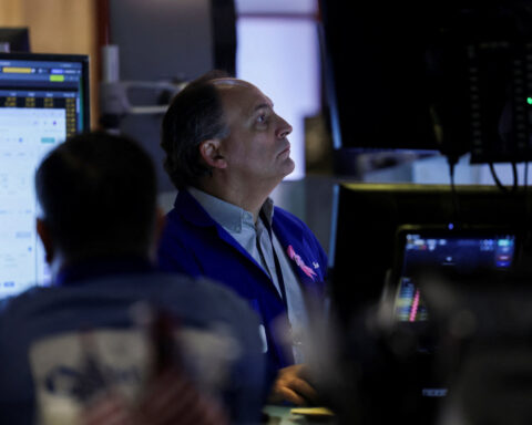 Stocks mostly flat but earnings a positive; gold drops 5%