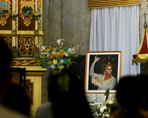 Cuban musicians, US ambassador pay homage to 'Queen of Salsa' Celia Cruz