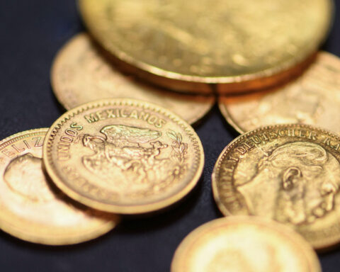 Gold’s frenzied rally ends with largest sell-off in over a decade