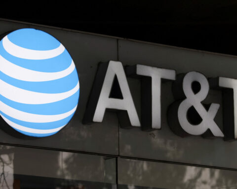 AT&T tops subscriber estimates as bundled plans, iPhone promotions lift demand