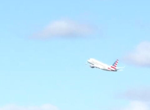 Video shows how flight attendants responded after failure disrupts communications on flight from Omaha