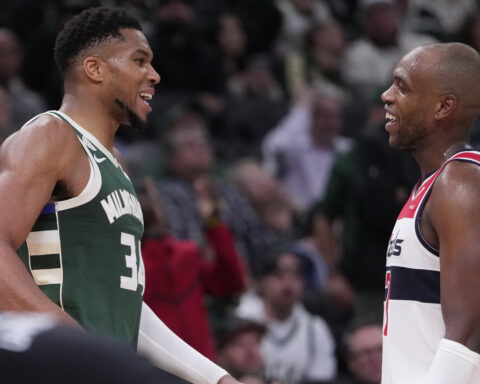 Wizards' Khris Middleton gets huge ovations as he plays at Milwaukee for 1st time since trade