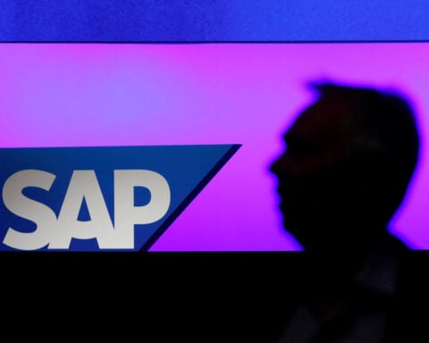 SAP shares turn negative on new cloud business outlook