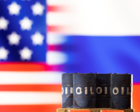 Spot crude premiums jump as US sanctions on Russian producers drive China, India demand