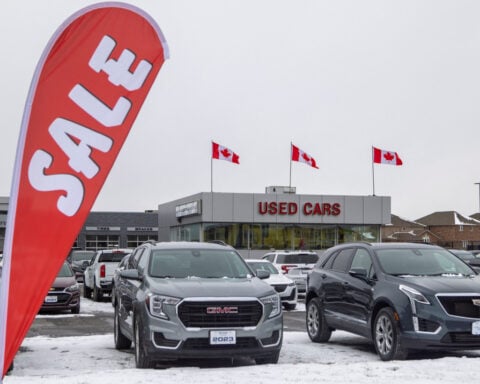 Canada August retail sales grow but September likely to retreat again