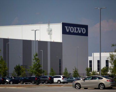 Early quarterly earnings reveal businesses adapting to Trump's tariffs