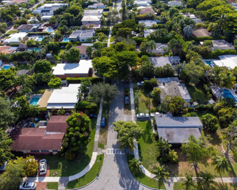 Mortgage rates fall to lowest level of 2025