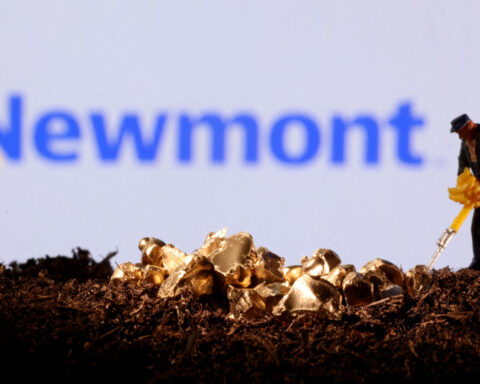 Newmont beats quarterly profit estimates, warns of lower cash flow ahead
