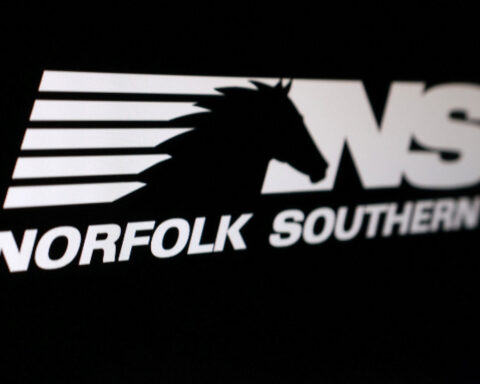 Norfolk Southern beats quarterly profit on strong merchandise volumes