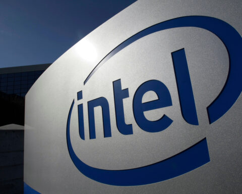 Intel posts profit even as it struggles to regain market share