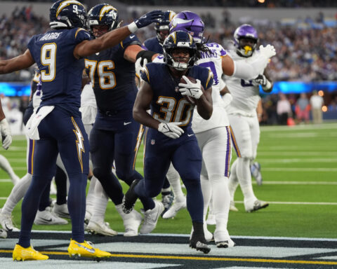 Chargers dominate Vikings 37-10 as Justin Herbert throws for 3 TDs