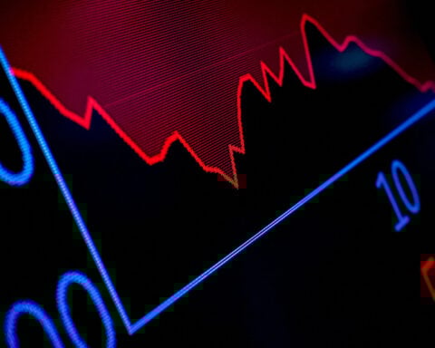 Investors use dotcom era playbook to dodge AI bubble risks