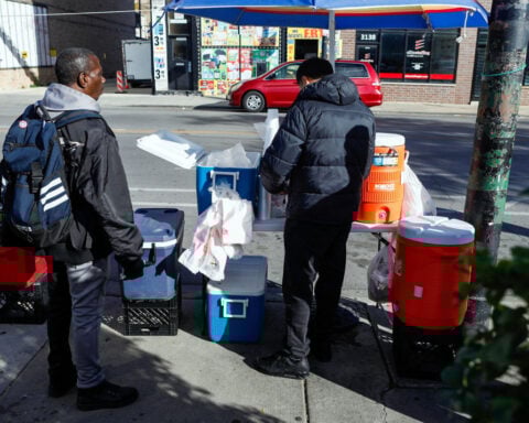 When masked agents descended on a Chicago suburb, residents disrupted the operation with hollering and blaring car horns