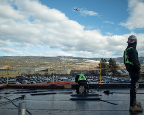 Staff shortages shutting two Canadian airport control towers periodically, memo says