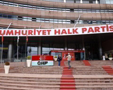 Turkish court throws out case seeking to oust opposition leader