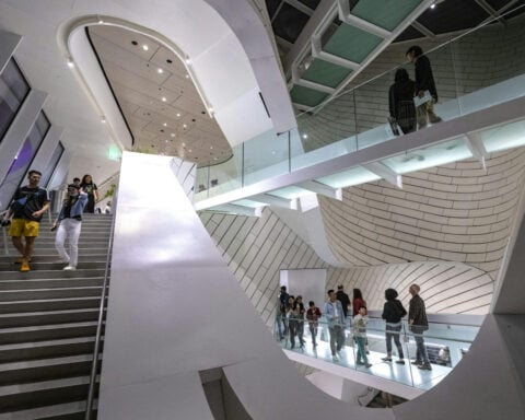 Relying heavily on contractors can cut attendance by 27% for museums, theaters and other arts nonprofits – new research