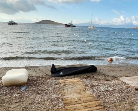 At least 14 dead after migrant boat sinks off western Turkey