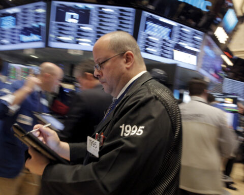 U.S. equity funds see strong inflows as earnings optimism boost risk appetite