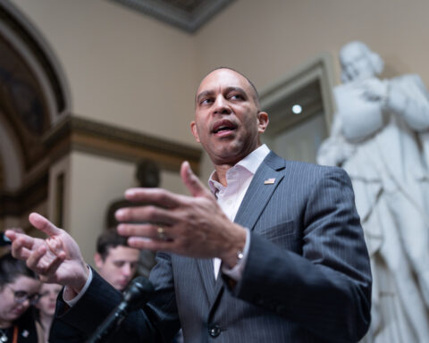 Jeffries backs Mamdani for NYC mayor months after primary