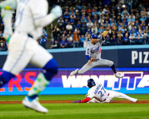 Bichette returns from knee injury and sparks Blue Jays in World Series debut