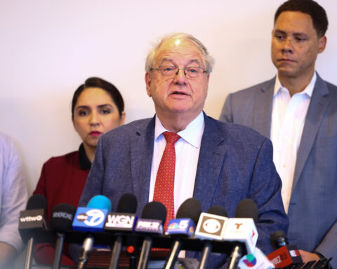 Judge rules immigration detention of Chicago man with daughter battling cancer is illegal