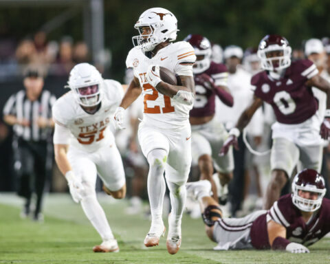 AP Top 25 poll preview: Alabama edges South Carolina, Longhorns escape in OT, LSU could fall