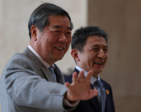 China trade negotiator, vice premier arrive for second day of US-China trade talks