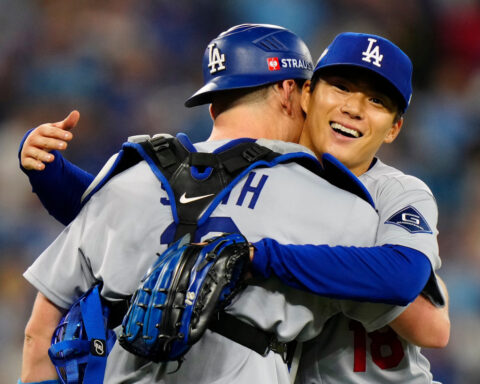 Yamamoto throws first World Series complete game since 2015 as Dodgers beat Blue Jays 5-1 in Game 2