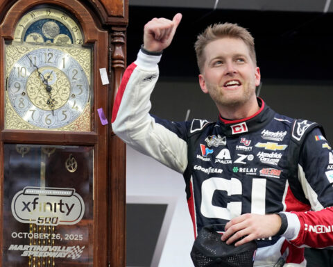 Byron outduels Blaney for victory at Martinsville and NASCAR Championship 4 berth