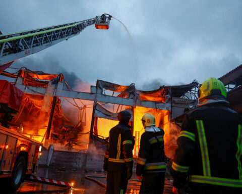 Trump says Putin should end the Ukraine war, not test missiles