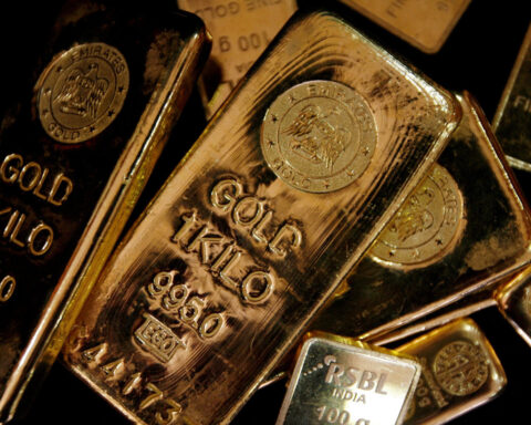 Annual 2026 gold price forecast tops $4,000/oz for first time: Reuters poll