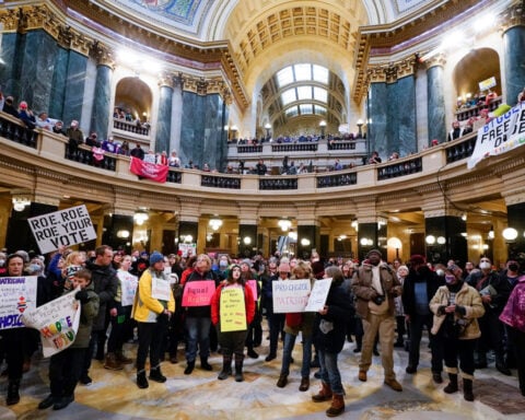 Wisconsin Planned Parenthood resumes offering abortions after a nearly monthlong pause