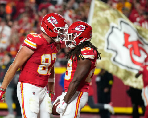 Mahomes, Hunt lead Chiefs to dominant 28-7 win over Commanders, their 9th straight in the series
