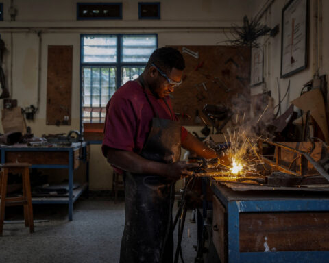 The Congolese amputee giving new prosthetic limbs to the wounded