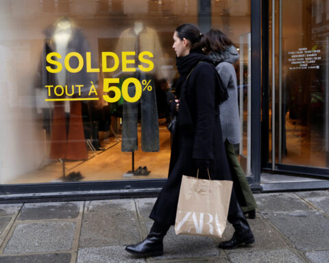 Euro zone consumers maintain benign inflation view, ECB survey shows