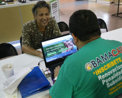 Why are 4.7 million Floridians insured through ACA marketplace plans, and what happens if they lose their subsidies?