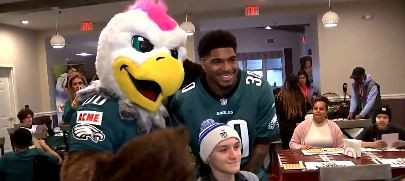 Philadelphia Eagles' Jihaad Campbell visits kids and families at Ronald McDonald House of Southern New Jersey