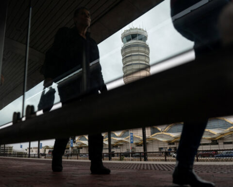 Flight delays hit Orlando, Dallas, DC due to shortage of air traffic controllers