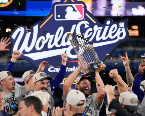 Smith's homer in 11th lifts Dodgers over Blue Jays 5-4 to become first repeat champion in 25 years