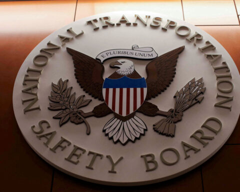 US probes near miss between Southwest Airlines jet and helicopter