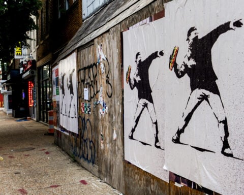 Trial starts for assault case against DC man who tossed sandwich at federal agent on viral video