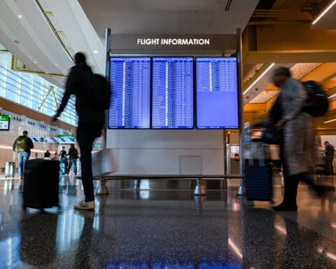 US flight delays spike as air traffic controller absences increase