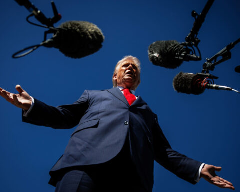 Trump urges New Yorkers to vote for Cuomo for mayor