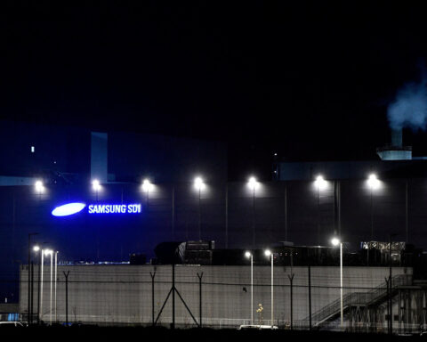 Samsung SDI in talks with Tesla to supply energy storage batteries, shares soar